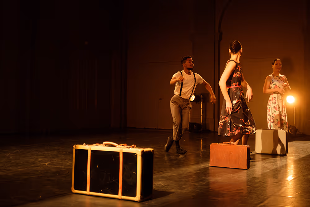 5 minuten verspätung - dancers performing the choreography