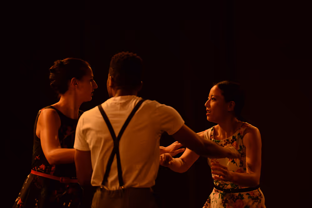 5 minuten verspätung - dancers performing the choreography